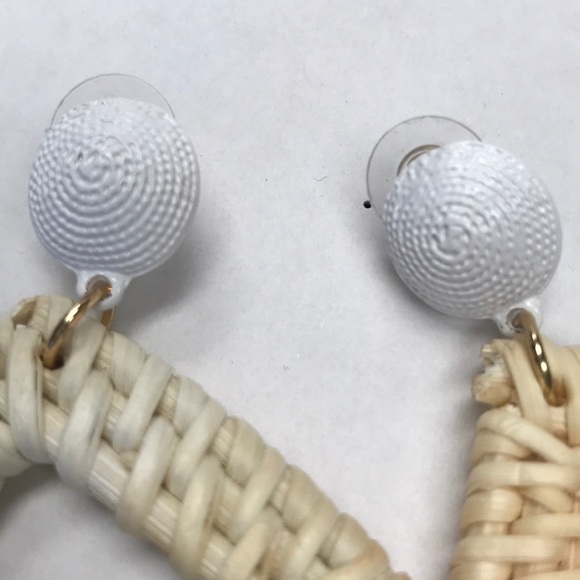 WHITE WICKER TASSEL EARRINGS - Picture 2 of 7